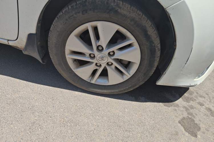 Used Toyota Corolla 2014 1.6L CVT GL Right Front Wheel Hub