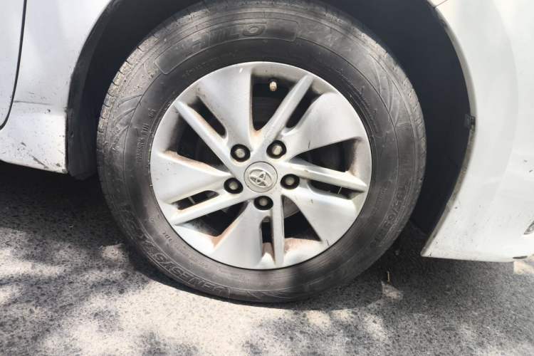 Used Toyota Corolla 2014 1.6L CVT GL Right Front Wheel Hub