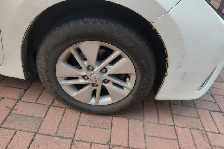 Used Toyota Corolla 2014 1.6L CVT GL Right Front Wheel Hub