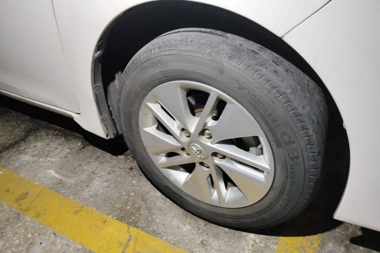 Used Toyota Corolla 2014 1.6L CVT GL Right Front Wheel Hub