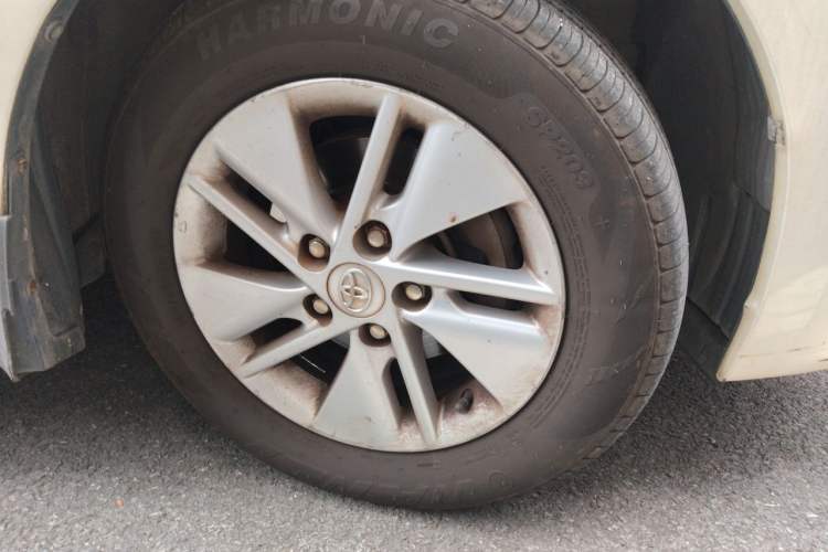 Used Toyota Corolla 2014 1.6L CVT GL Right Front Wheel Hub
