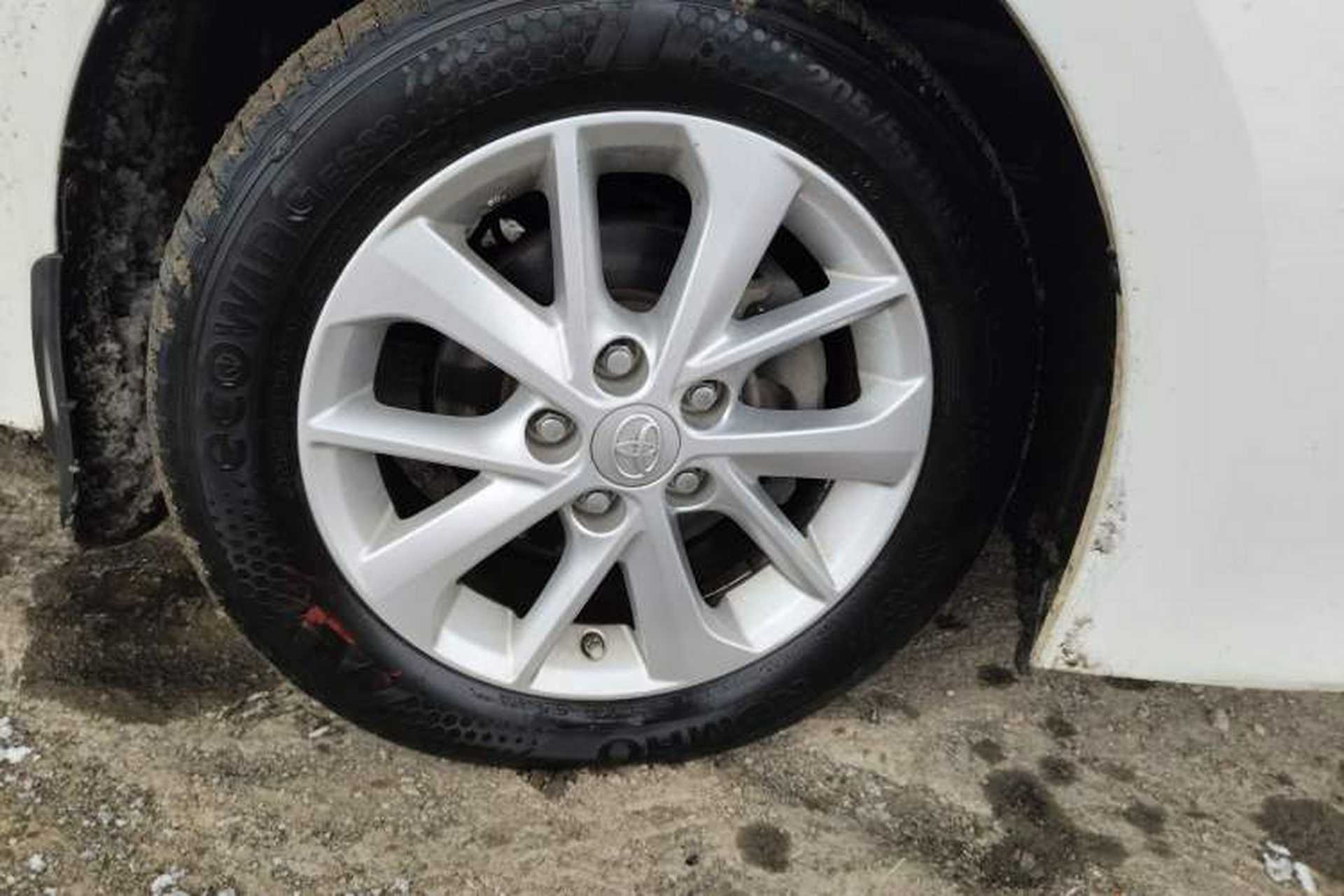 Used Toyota Corolla 2014 1.6L CVT GL-i Leather Edition Right Front Wheel Hub