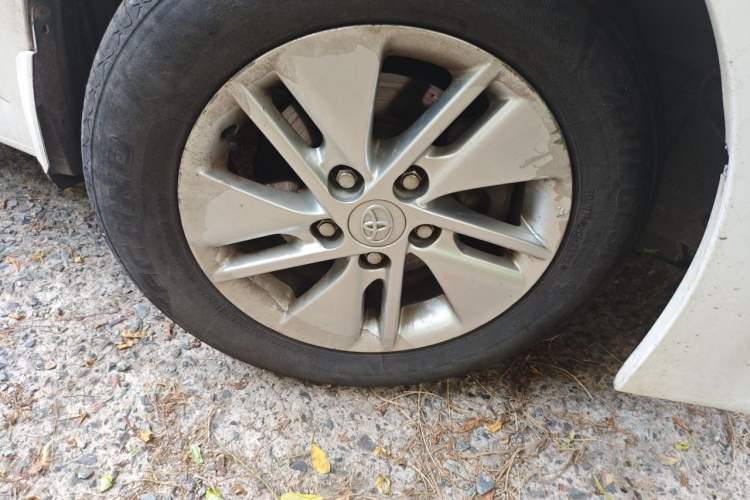 Used Toyota Corolla 2014 1.6L CVT GL Right Front Wheel Hub