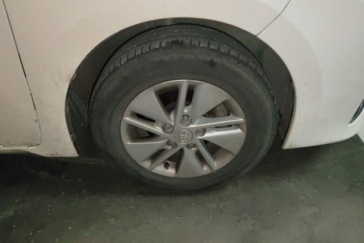 Used Toyota Corolla 2014 1.6L CVT GL-i Right Front Wheel Hub