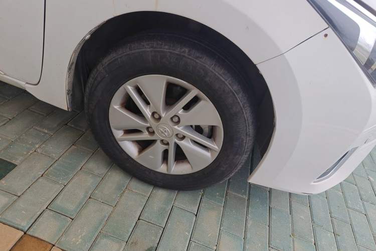 Used Toyota Corolla 2014 1.6L CVT GL-i Right Front Wheel Hub