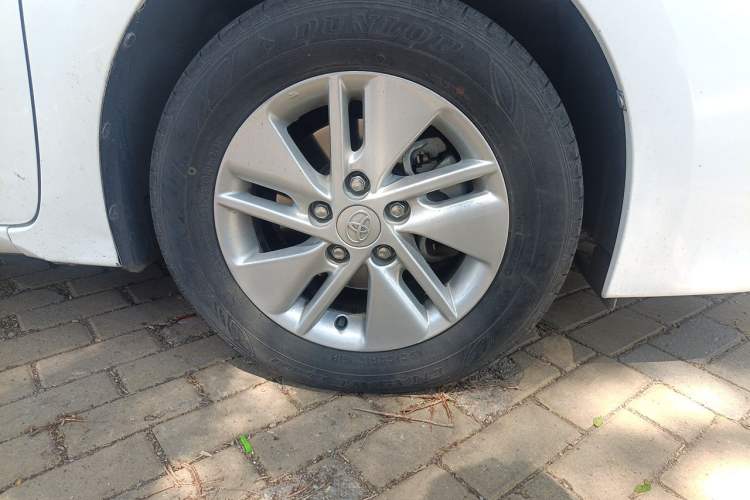 Used Toyota Corolla 2014 1.6L CVT GL Right Front Wheel Hub
