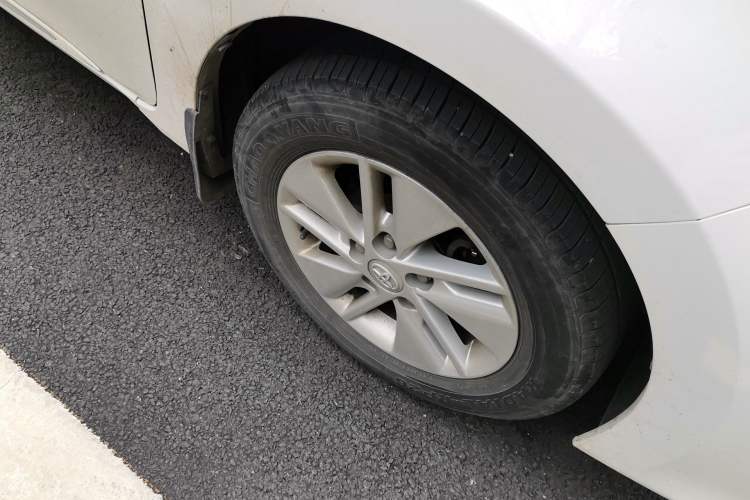 Used Toyota Corolla 2014 1.6L CVT GL-i Right Front Wheel Hub