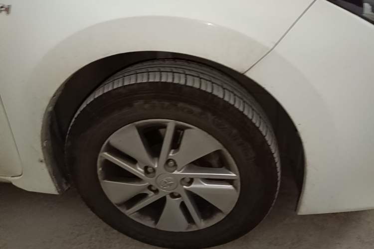 Used Toyota Corolla 2014 1.6L CVT GL Right Front Wheel Hub