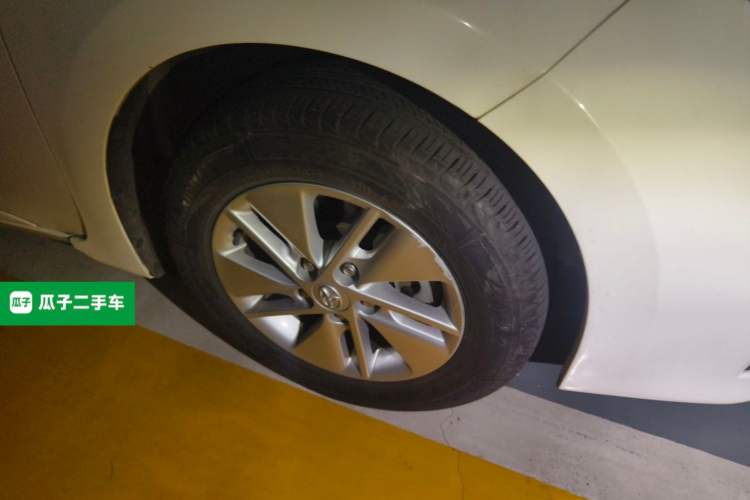 Used Toyota Corolla 2014 1.6L CVT GL-i Right Front Wheel Hub