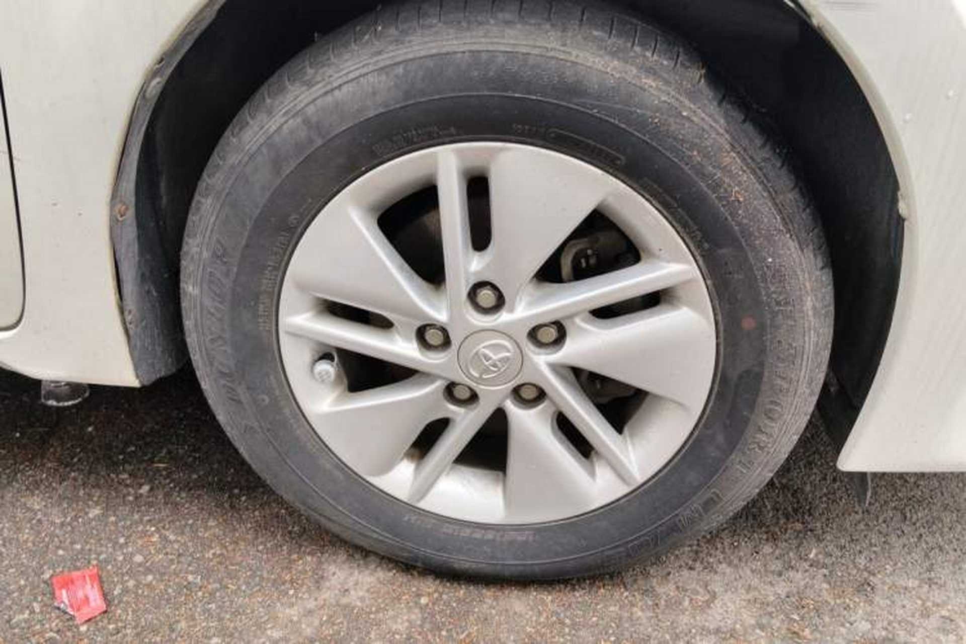 Used Toyota Corolla 2014 1.6L CVT GL-i Right Front Wheel Hub