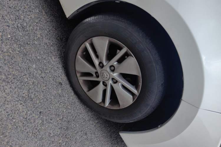 Used Toyota Corolla 2014 1.6L CVT GL Right Front Wheel Hub
