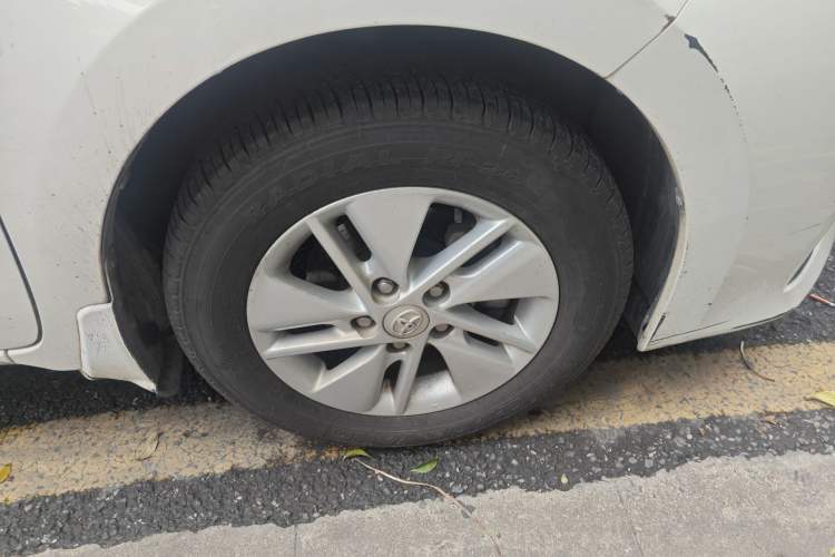Used Toyota Corolla 2014 1.6L CVT GL Right Front Wheel Hub