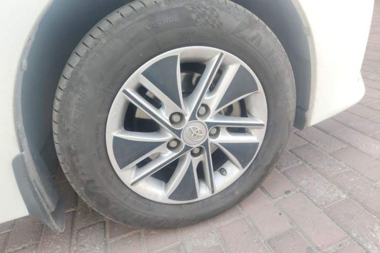 Used Toyota Corolla 2014 1.6L CVT GL-i Right Front Wheel Hub