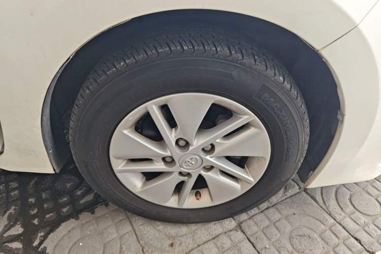 Used Toyota Corolla 2014 1.6L CVT GL Right Front Wheel Hub