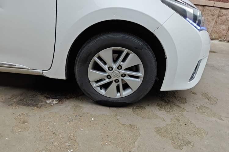 Used Toyota Corolla 2014 1.6L CVT GL-i Right Front Wheel Hub