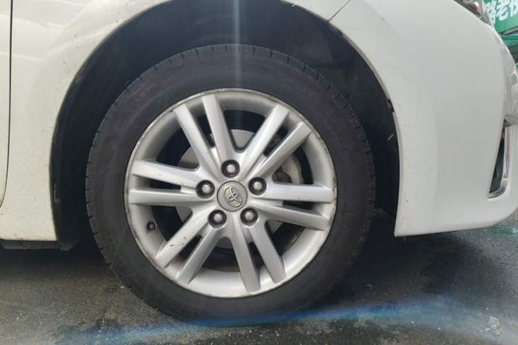 Used Toyota Corolla 2014 1.6L CVT GL-i Right Front Wheel Hub