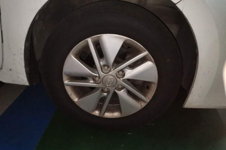 Used Toyota Corolla 2014 1.6L CVT GL-i Right Front Wheel Hub