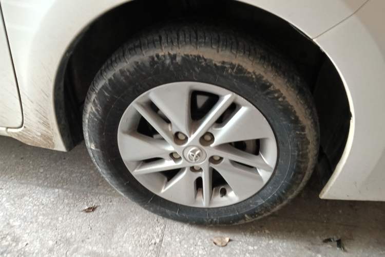 Used Toyota Corolla 2014 1.6L CVT GL Right Front Wheel Hub