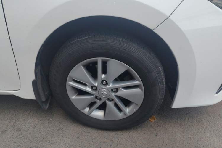 Used Toyota Corolla 2014 1.6L CVT GL Right Front Wheel Hub