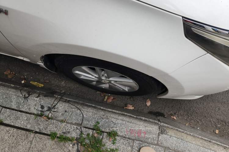 Used Toyota Corolla 2014 1.6L CVT GL Right Front Wheel Hub