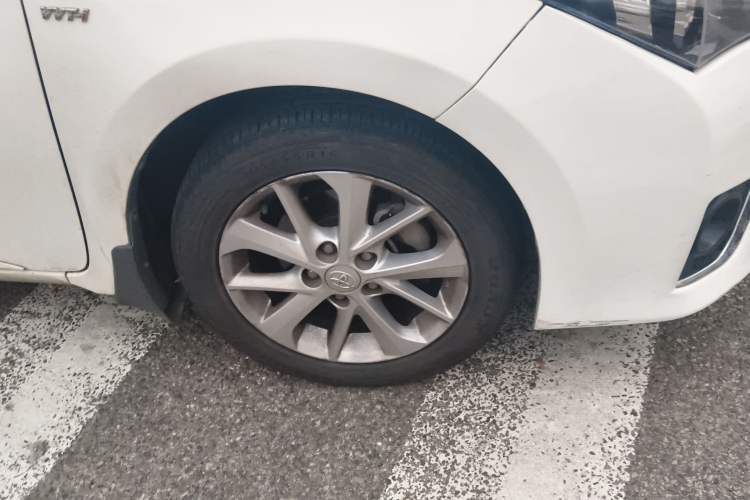 Used Toyota Corolla 2014 1.8L CVT GLX-i Right Front Wheel Hub