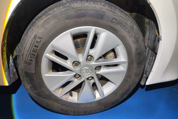 Used Toyota Corolla 2014 1.6L CVT GL Right Front Wheel Hub
