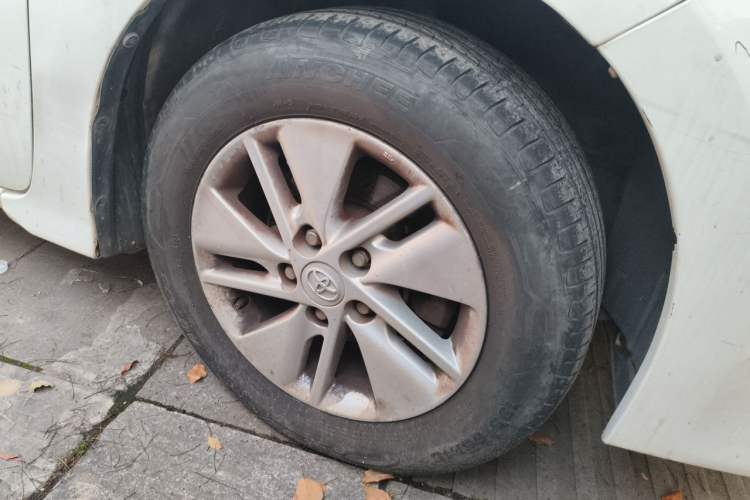 Used Toyota Corolla 2014 1.6L CVT GL-i Right Front Wheel Hub