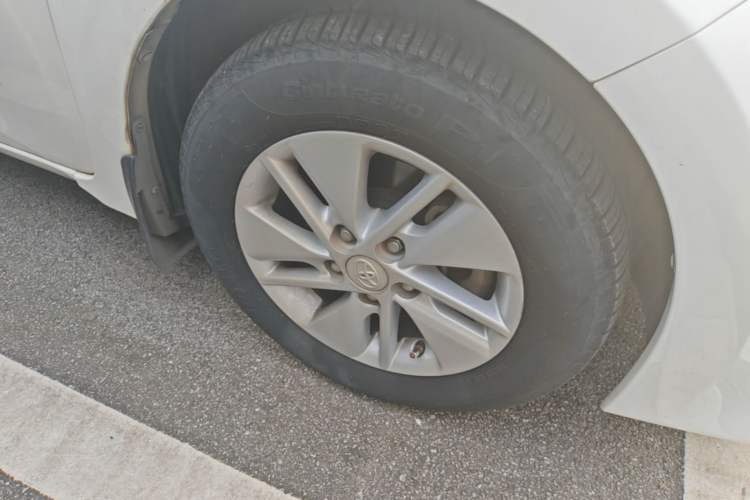 Used Toyota Corolla 2014 1.6L CVT GL Right Front Wheel Hub