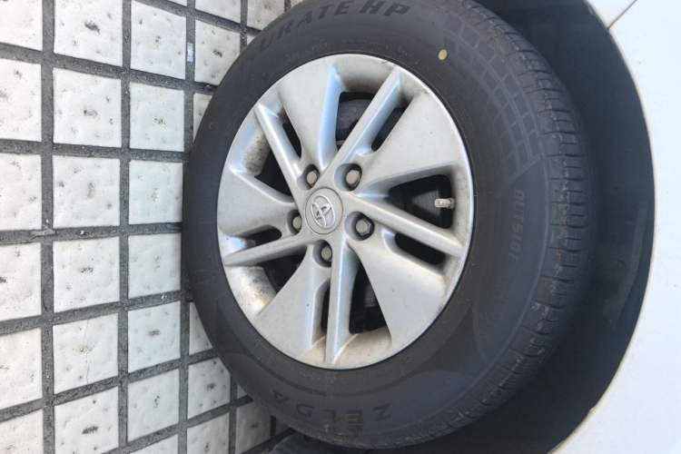 Used Toyota Corolla 2014 1.6L CVT GL Right Front Wheel Hub