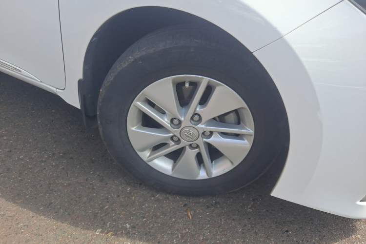 Used Toyota Corolla 2014 1.6L CVT GL-i Right Front Wheel Hub