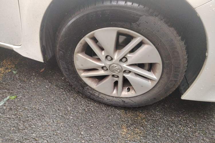 Used Toyota Corolla 2014 1.6L CVT GL-i Right Front Wheel Hub