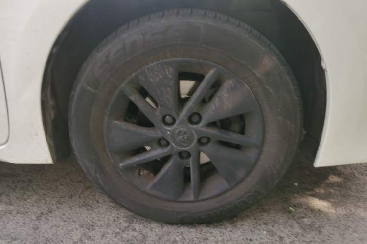 Used Toyota Corolla 2014 1.6L CVT GL-i Right Front Wheel Hub
