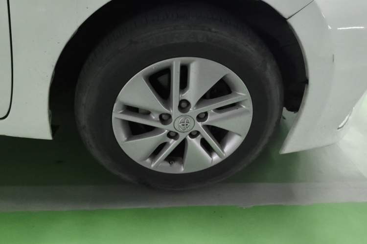 Used Toyota Corolla 2014 1.6L CVT GL-i Right Front Wheel Hub