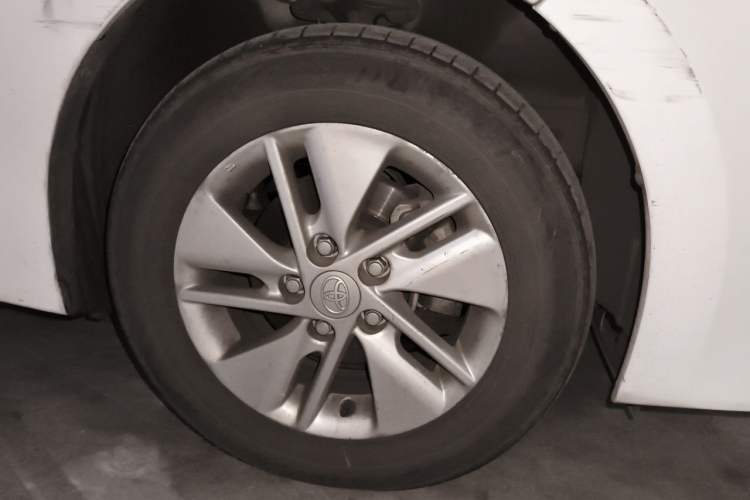Used Toyota Corolla 2014 1.6L CVT GL Right Front Wheel Hub