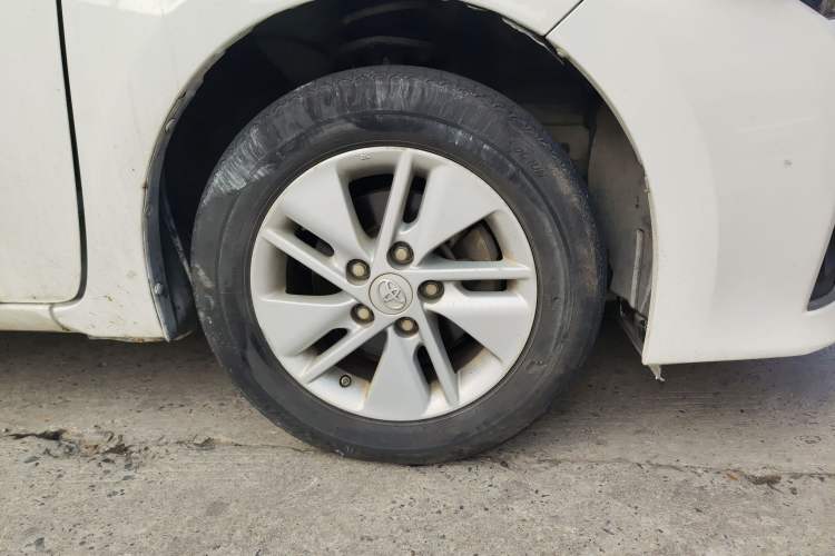 Used Toyota Corolla 2014 1.6L CVT GL-i Right Front Wheel Hub