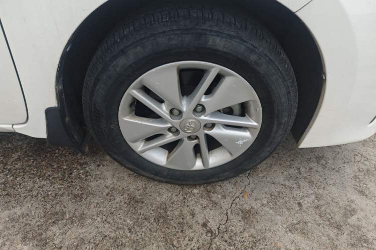 Used Toyota Corolla 2014 1.6L CVT GL Right Front Wheel Hub