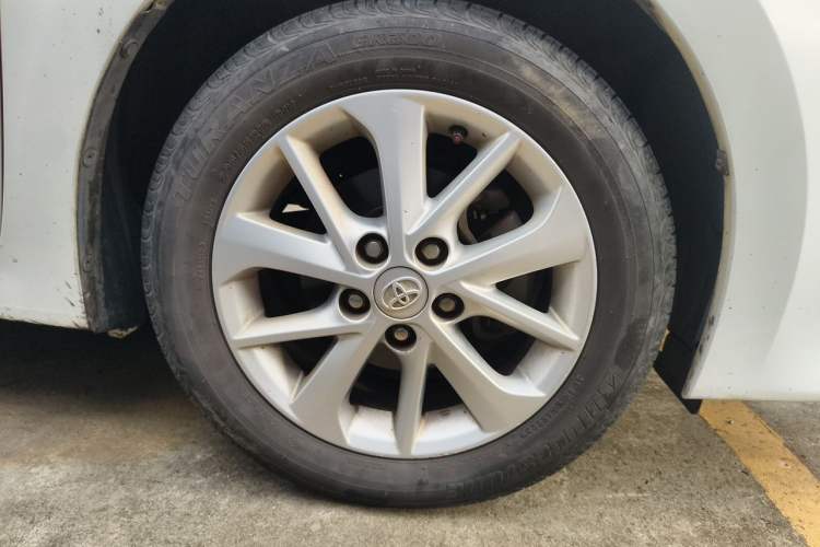 Used Toyota Corolla 2014 1.6L CVT GL-i Leather Edition Right Front Wheel Hub