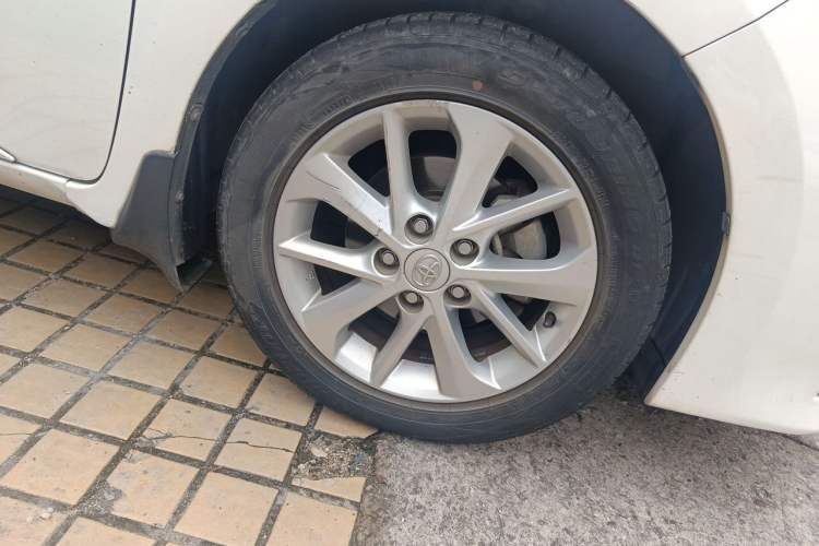 Used Toyota Corolla 2014 1.6L CVT GL-i Leather Edition Right Front Wheel Hub