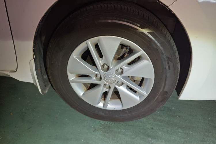 Used Toyota Corolla 2014 1.6L CVT GL-i Right Front Wheel Hub