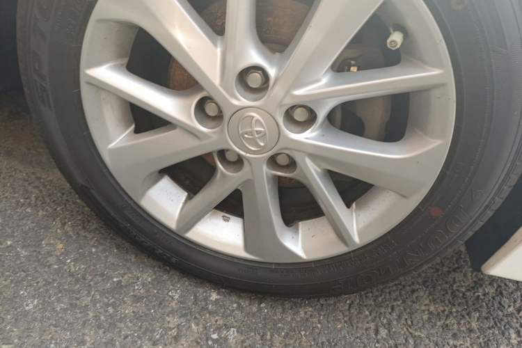 Used Toyota Corolla 2014 1.6L CVT GL-i Leather Edition Right Front Wheel Hub