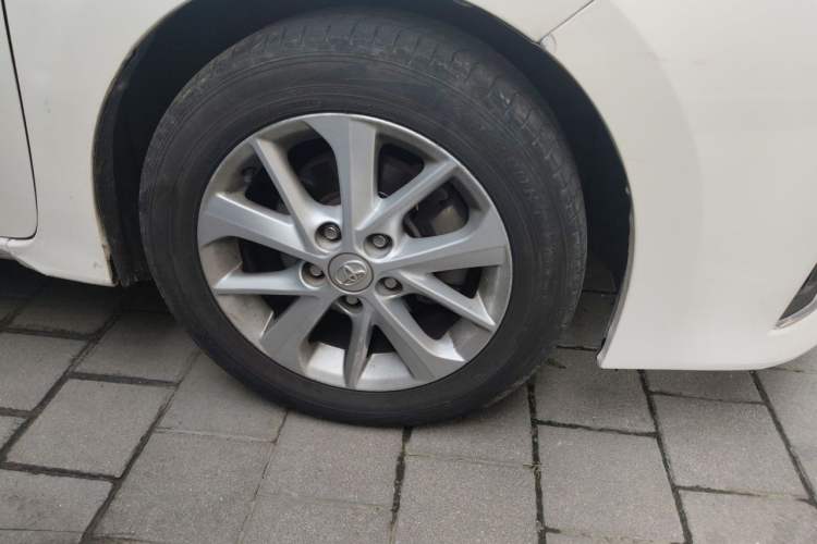 Used Toyota Corolla 2014 1.8L CVT GLX-i Right Front Wheel Hub