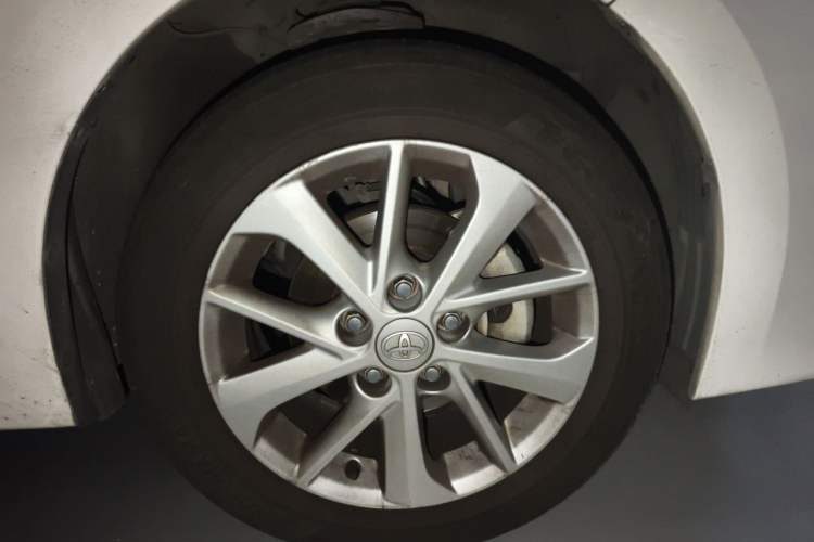 Used Toyota Corolla 2014 1.6L CVT GL-i Right Front Wheel Hub