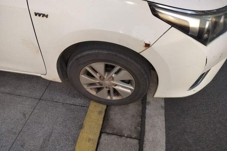 Used Toyota Corolla 2014 1.6L CVT GL Right Front Wheel Hub