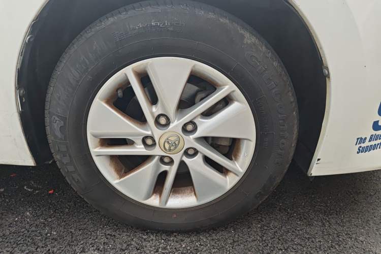 Used Toyota Corolla 2014 1.6L CVT GL Right Front Wheel Hub