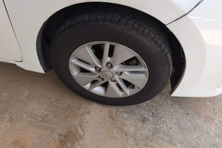 Used Toyota Corolla 2014 1.6L CVT GL Right Front Wheel Hub