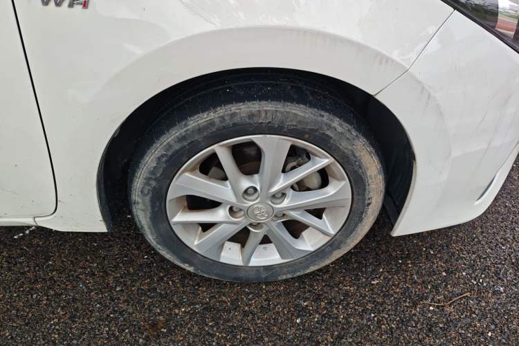 Used Toyota Corolla 2014 1.8L CVT GLX-i Right Front Wheel Hub