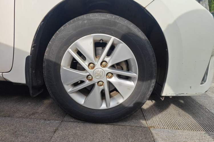 Used Toyota Corolla 2014 1.6L CVT GL Right Front Wheel Hub