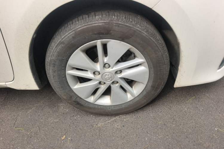 Used Toyota Corolla 2014 1.6L CVT GL Right Front Wheel Hub