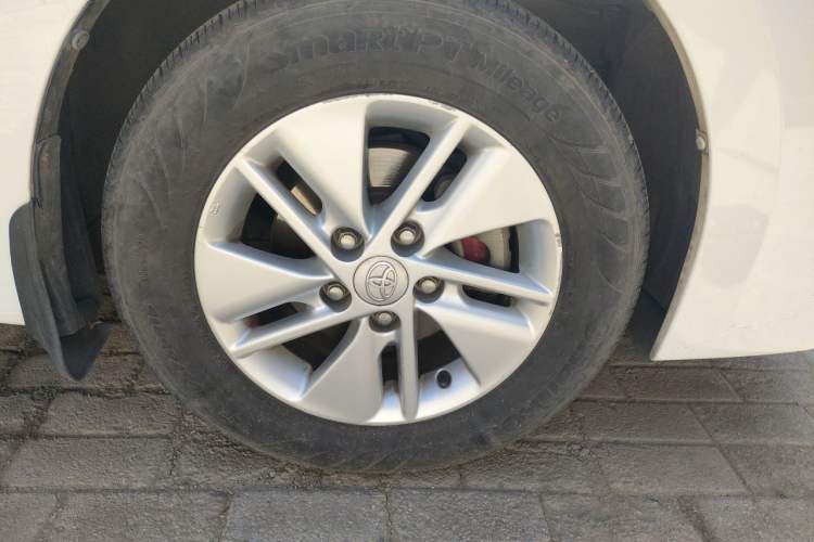 Used Toyota Corolla 2014 1.6L CVT GL-i Right Front Wheel Hub