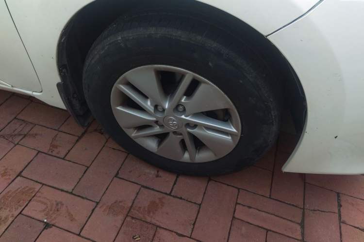 Used Toyota Corolla 2014 1.6L CVT GL-i Right Front Wheel Hub